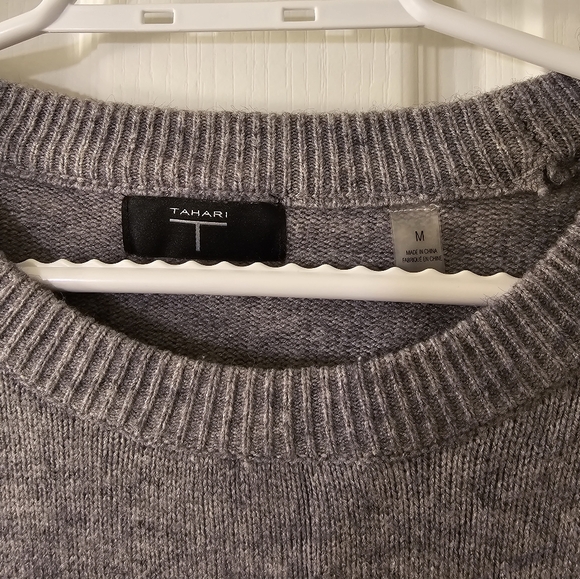 Super Soft & Stretchy Sweater | Size Medium - Picture 4 of 5